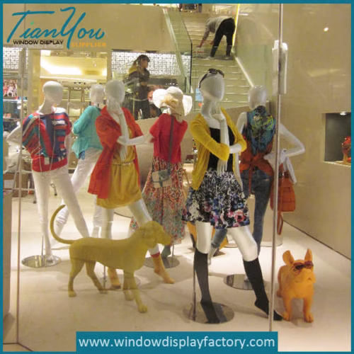 Fiberglass Dogs Display for Cloth Window