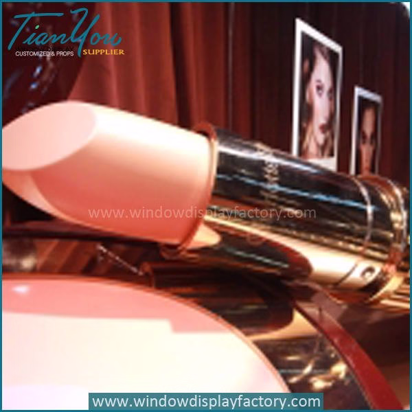 lipstick prop