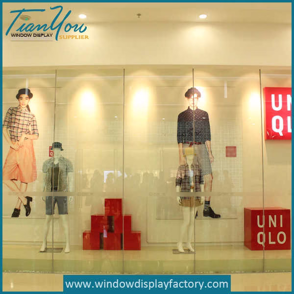 Creative Lovely Re in Prop Clothe Window Di play image