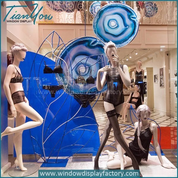 Intimissimi Fall Window Display