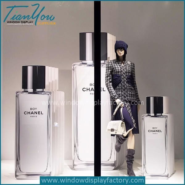 chanel window display