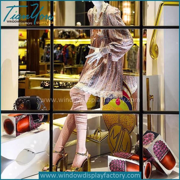 visual merchandising window displays