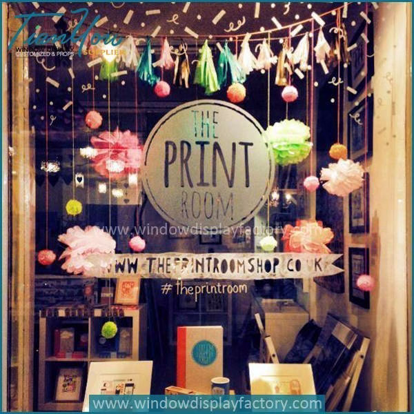 holiday window displays